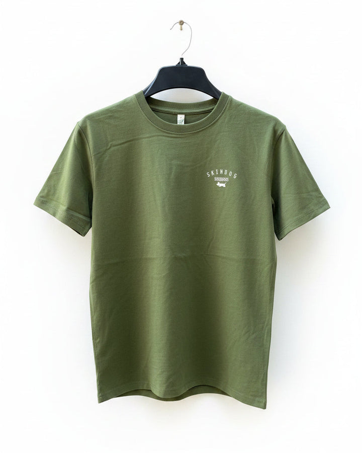Green t-shirt whith a white chest logo on a black hanger and a white background.